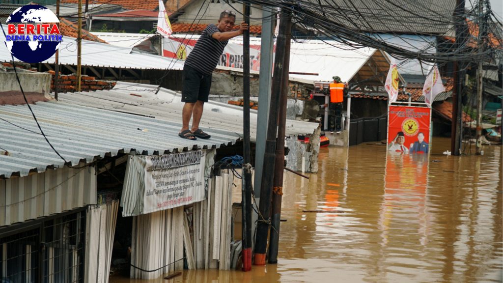 Sungai Ciliwung Meluap, Cililitan Kembali Dikepung Banjir!
