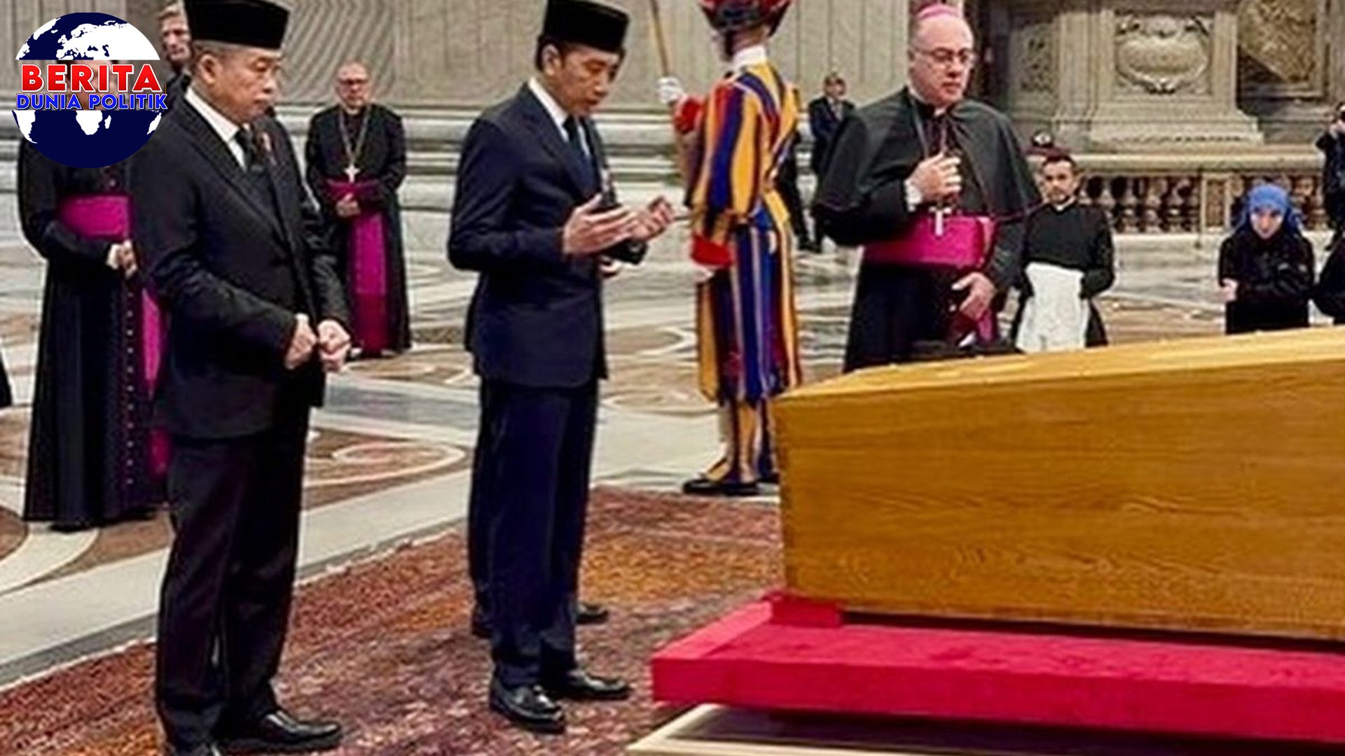 Jokowi Tunduk Berdoa di Depan Jenazah Paus Fransiskus!