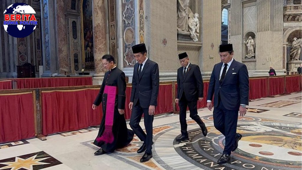 Jokowi Tunduk Berdoa di Depan Jenazah Paus Fransiskus!