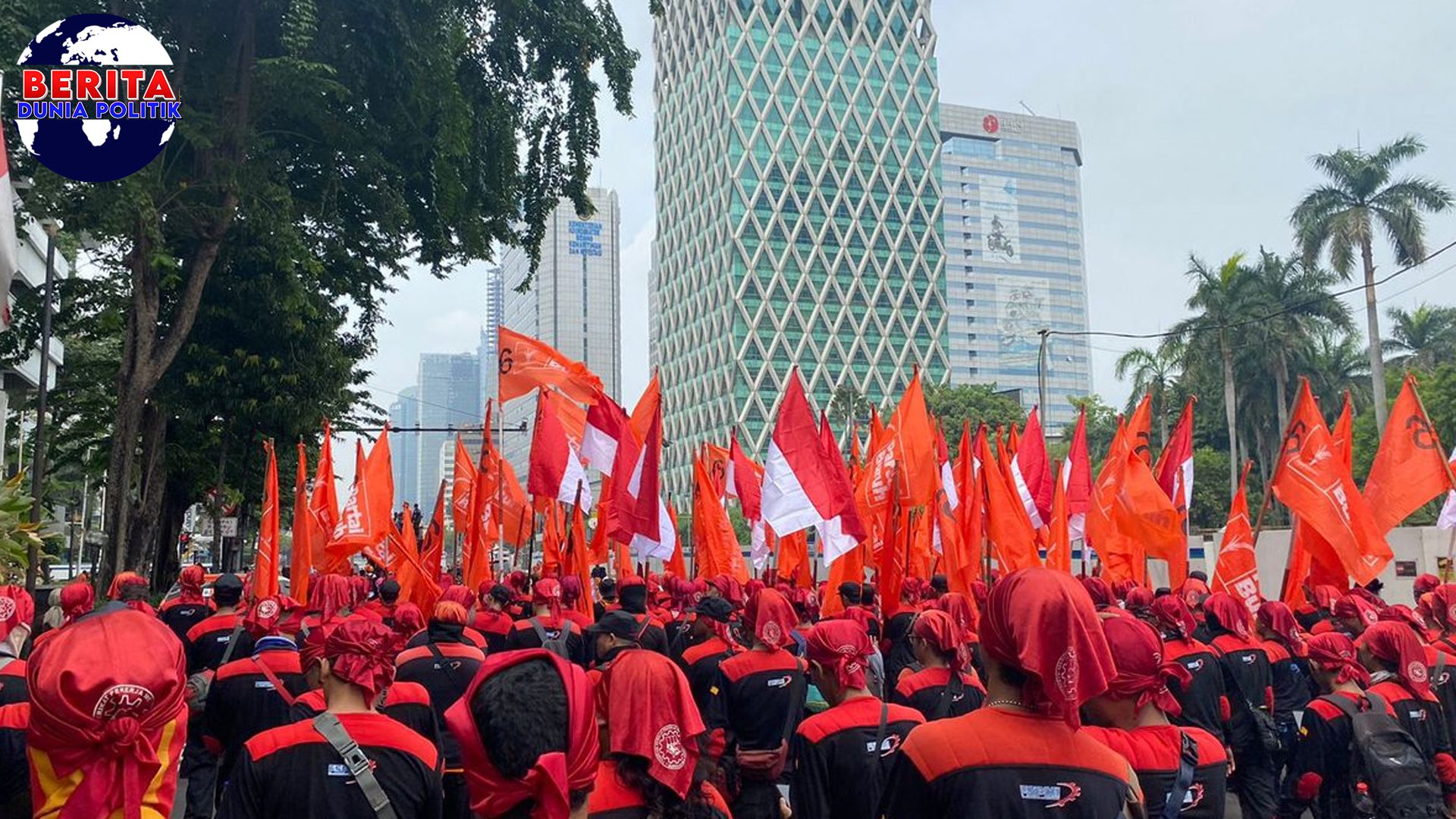 Monas Bergejolak! Buruh Turun Gunung di May Day 2025