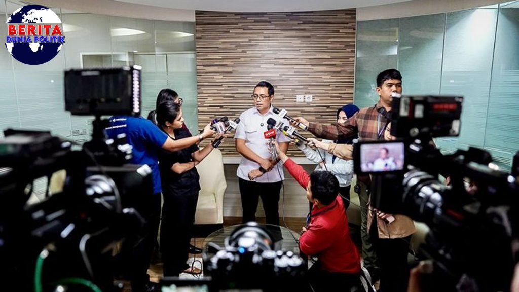 Hasan Nasbi Kupas Tuntas Isu Prabowo dan Seruan 2 Periode