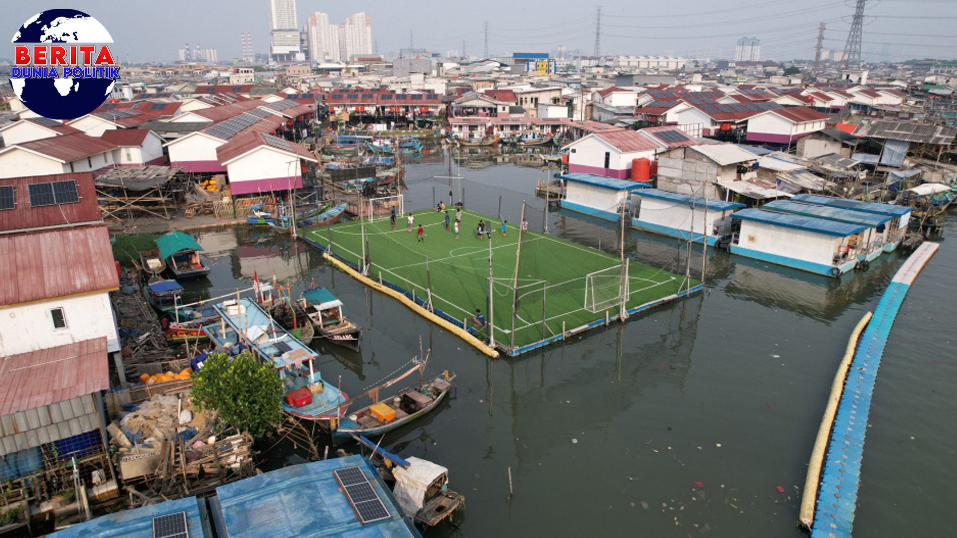 Serunya Lapangan Apung, Spot Andalan Warga Muara Angke!