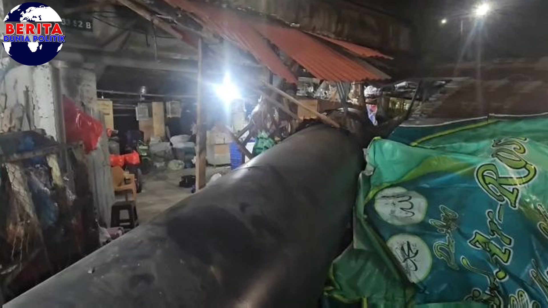 Pipa Jumbo Jatuh di Tol Jakut, 4 Luka & 9 Lapak Kacau