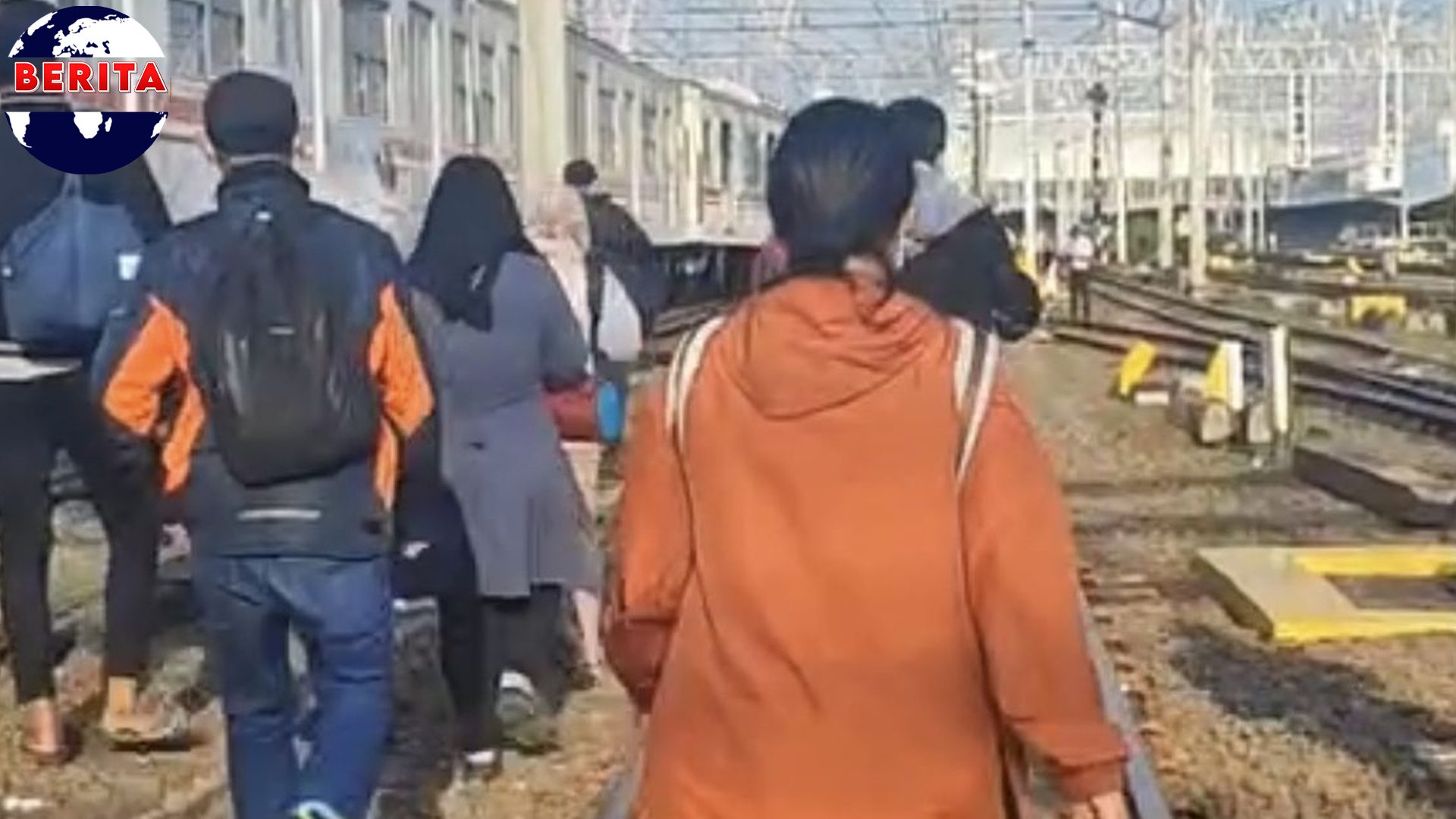 7 Momen KRL Bogor Jakarta Anjlok Bikin Ngantor Gagal