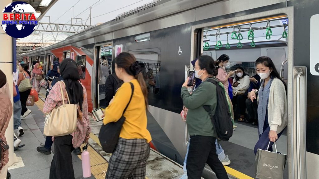 7 Momen KRL Bogor Jakarta Anjlok Bikin Ngantor Gagal