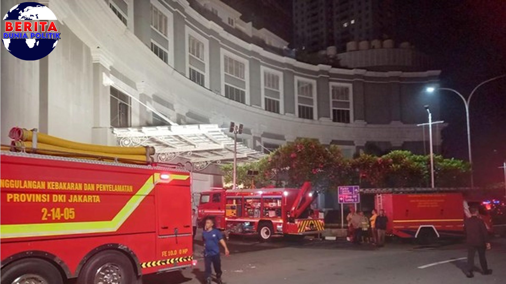 Kebakaran Mal Kelapa Gading, 14 Petugas Kerja Keras