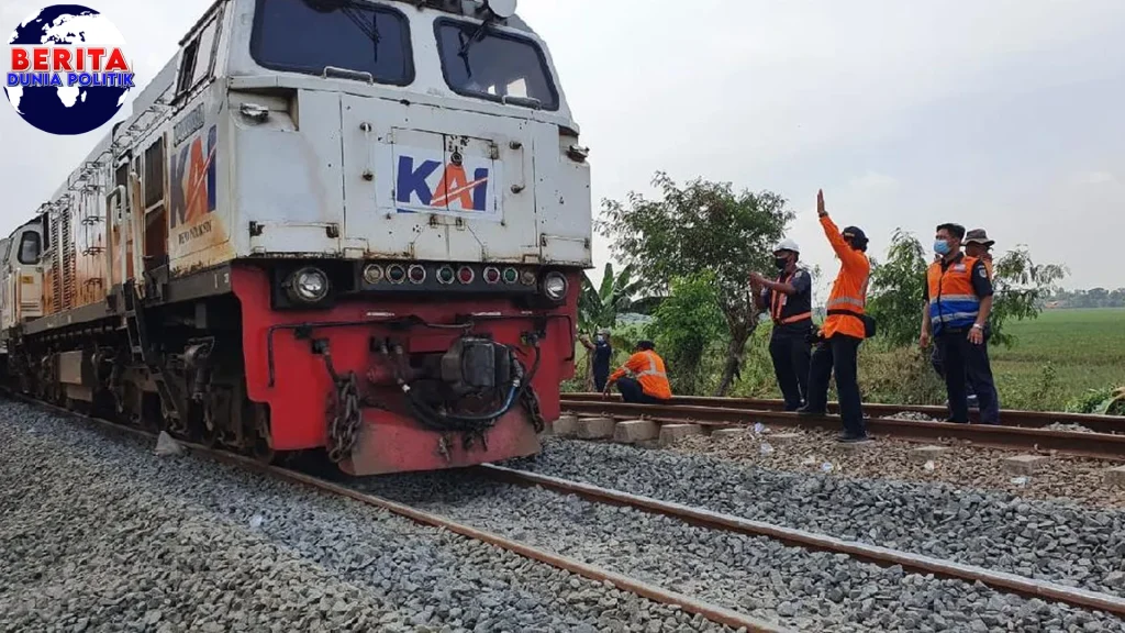 KA Purwojaya Anjlok, 7 Jadwal baru Kereta Dibatalkan!