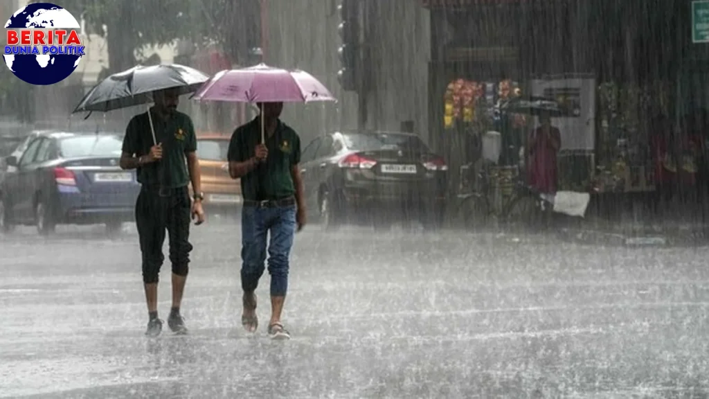 BMKG Bilang Jakarta Tepat Mandi Hujan 7 Hari!