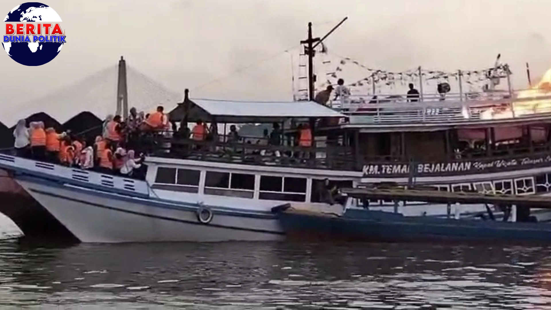 Mahakam Mencekam! 4 Kapal Wisata Terbakar Hebat!