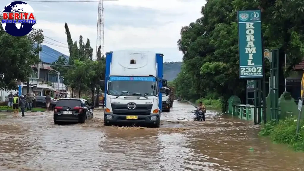JLS Cilegon Lumpuh! 2 Banjir Parah, Pemudik Terjebak!
