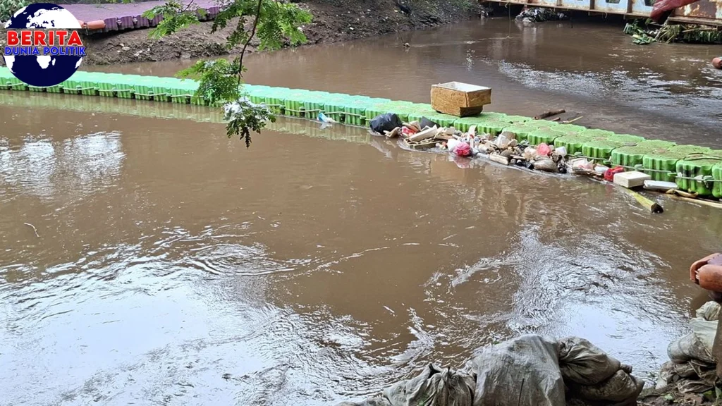 Ciliwung Memakan 1 Korban, Remaja Hanyut Tertimbun Sampah