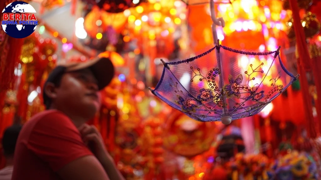 Imlek di Glodok: 3 Pernak-Pernik Baru Ludes Diborong!