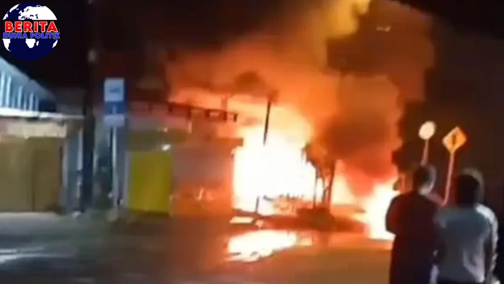 Bangunin Sahur di Gresik Berakhir Tragis, 1 Rumah Hangus!